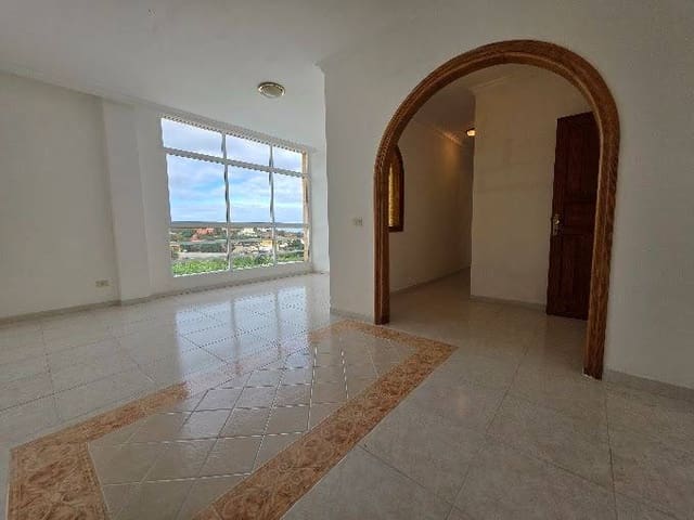 3 slaapkamer Flat te koop in Arucas met garage - € 160.000 (Ref: 9452133)