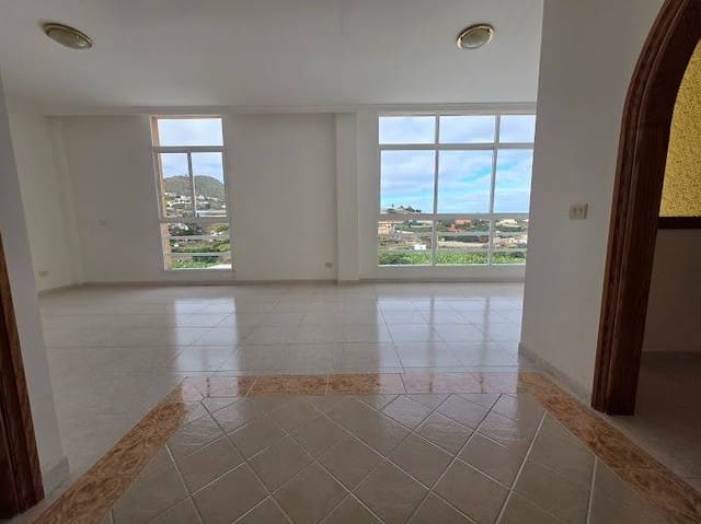 3 slaapkamer Flat te koop in Arucas met garage - € 160.000 (Ref: 9452133)