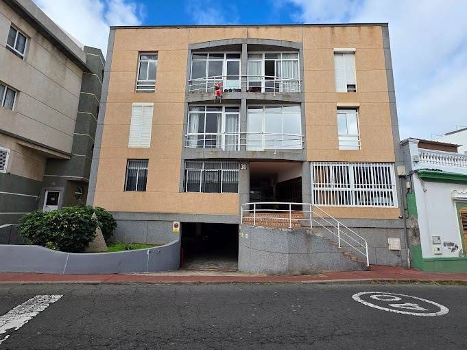 3 slaapkamer Flat te koop in Arucas met garage - € 160.000 (Ref: 9452133)