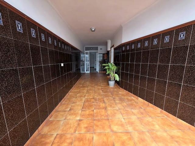 3 slaapkamer Flat te koop in Arucas met garage - € 160.000 (Ref: 9452133)