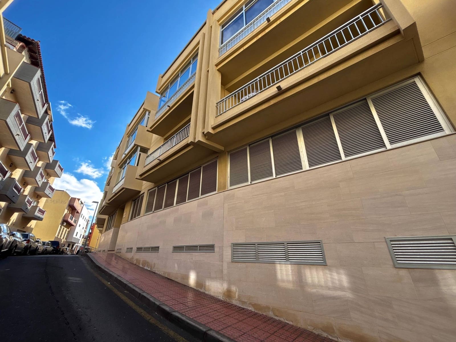 2 slaapkamer Flat te koop in La Camella met garage - € 209.800 (Ref: 9465762)