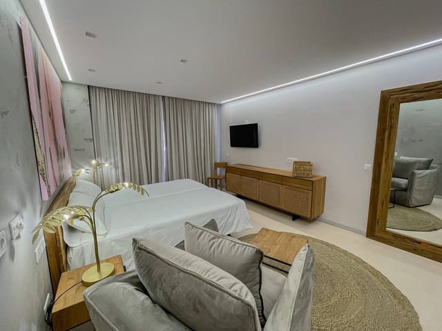 Local Comercial de 15 habitaciones en Isleta, Las Palmas de Gran Canaria en venta - 3.500.000 € (Ref: 9465763)