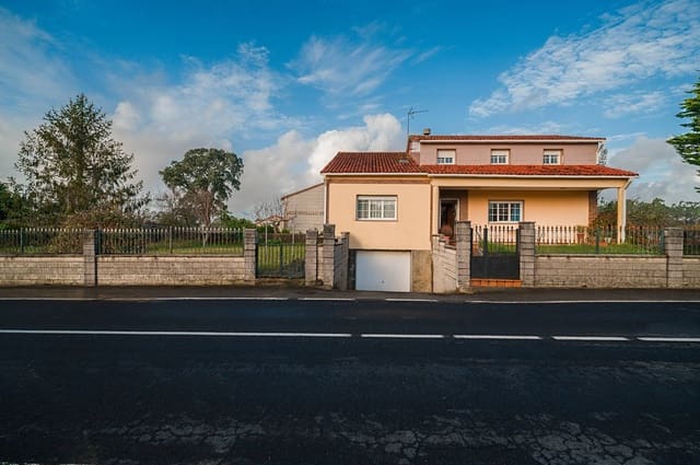 4 soveværelse Villa til salg i Ribadumia med garage - € 375.000 (Ref: 9470376)