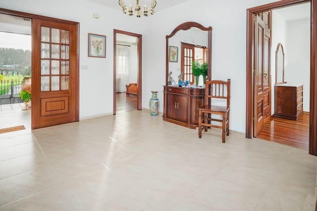 4 bedroom Villa for sale in Ribadumia with garage - € 375,000 (Ref: 9470376)