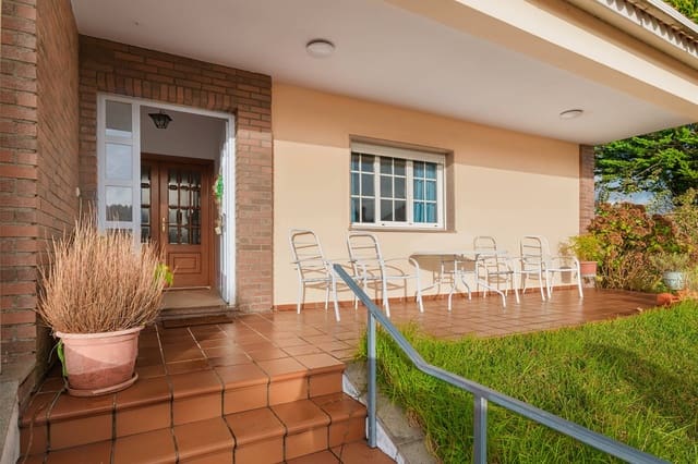 4 bedroom Villa for sale in Ribadumia with garage - € 375,000 (Ref: 9470376)