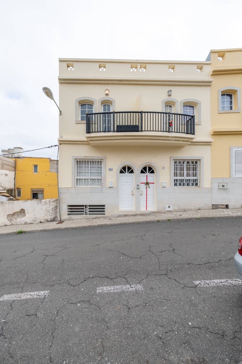 4 bedroom Apartment for sale in Las Palmas de Gran Canaria with garage - € 265,000 (Ref: 9474203)