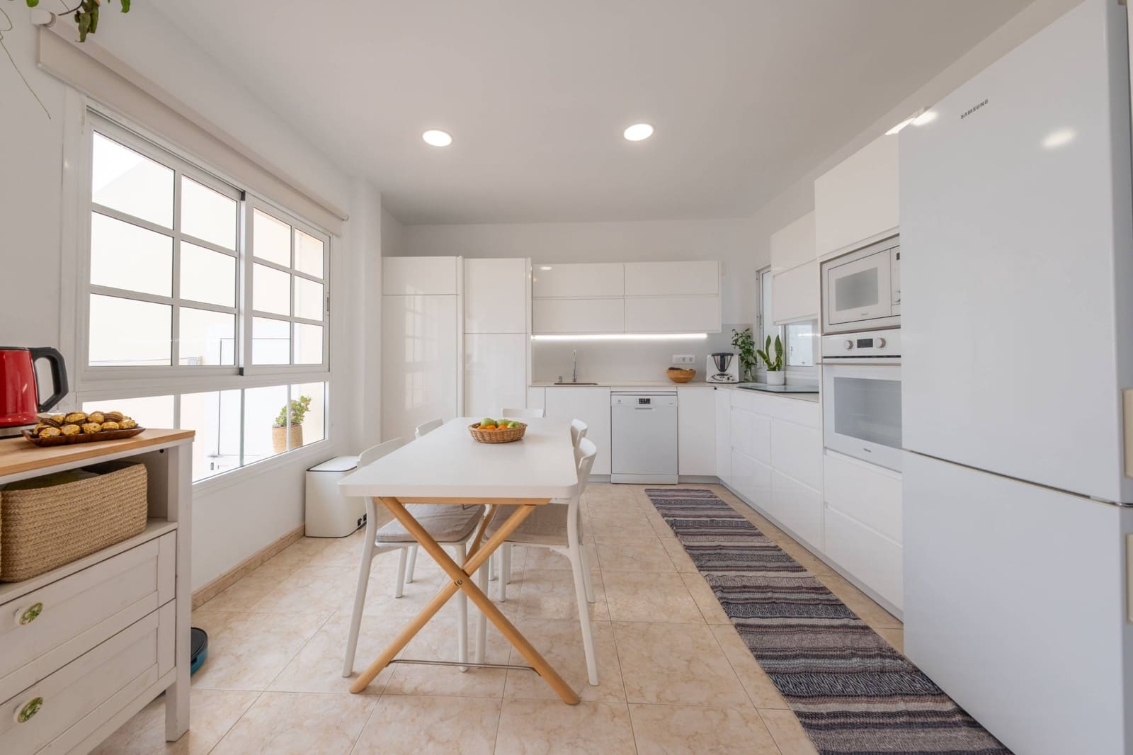 4 bedroom Apartment for sale in Las Palmas de Gran Canaria with garage - € 265,000 (Ref: 9474203)