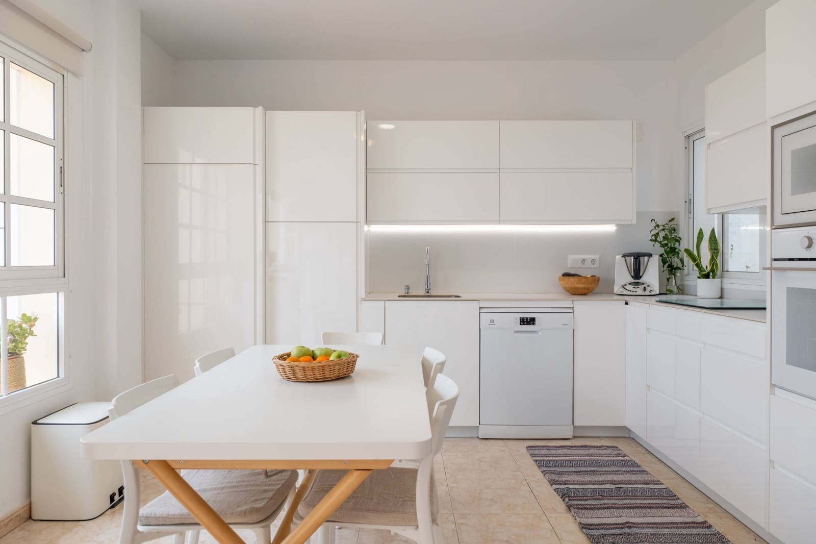 4 bedroom Apartment for sale in Las Palmas de Gran Canaria with garage - € 265,000 (Ref: 9474203)