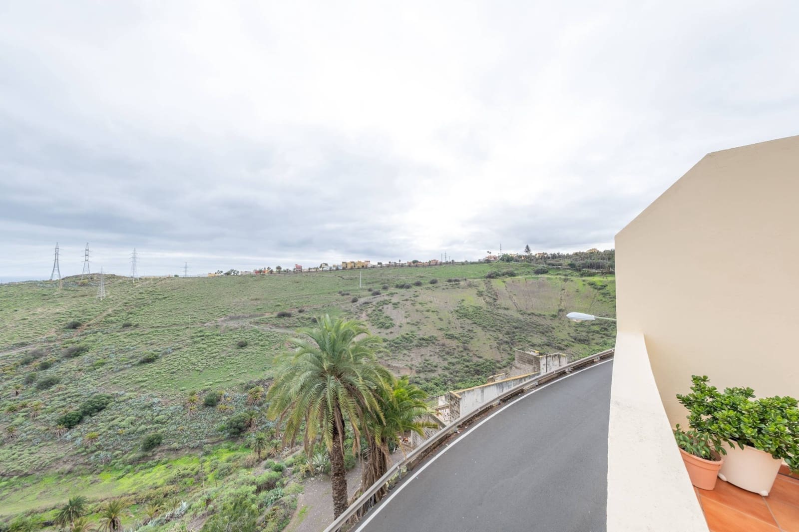 4 bedroom Apartment for sale in Las Palmas de Gran Canaria with garage - € 265,000 (Ref: 9474203)