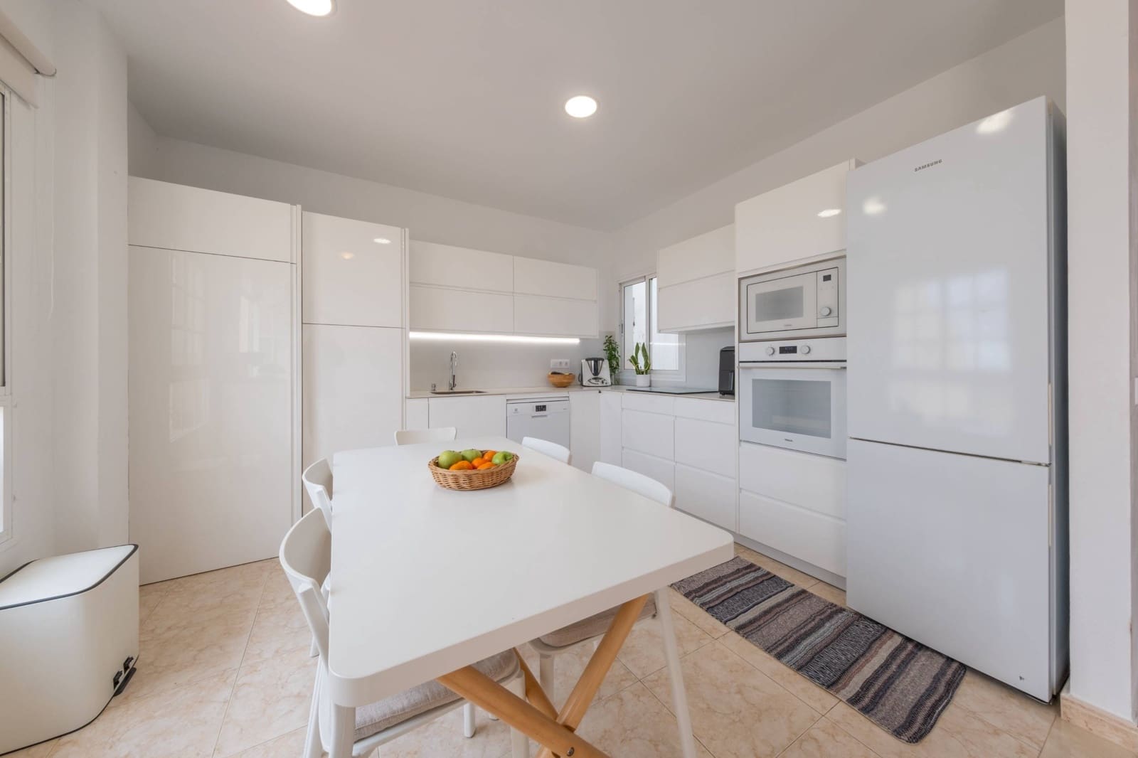 4 bedroom Apartment for sale in Las Palmas de Gran Canaria with garage - € 265,000 (Ref: 9474203)