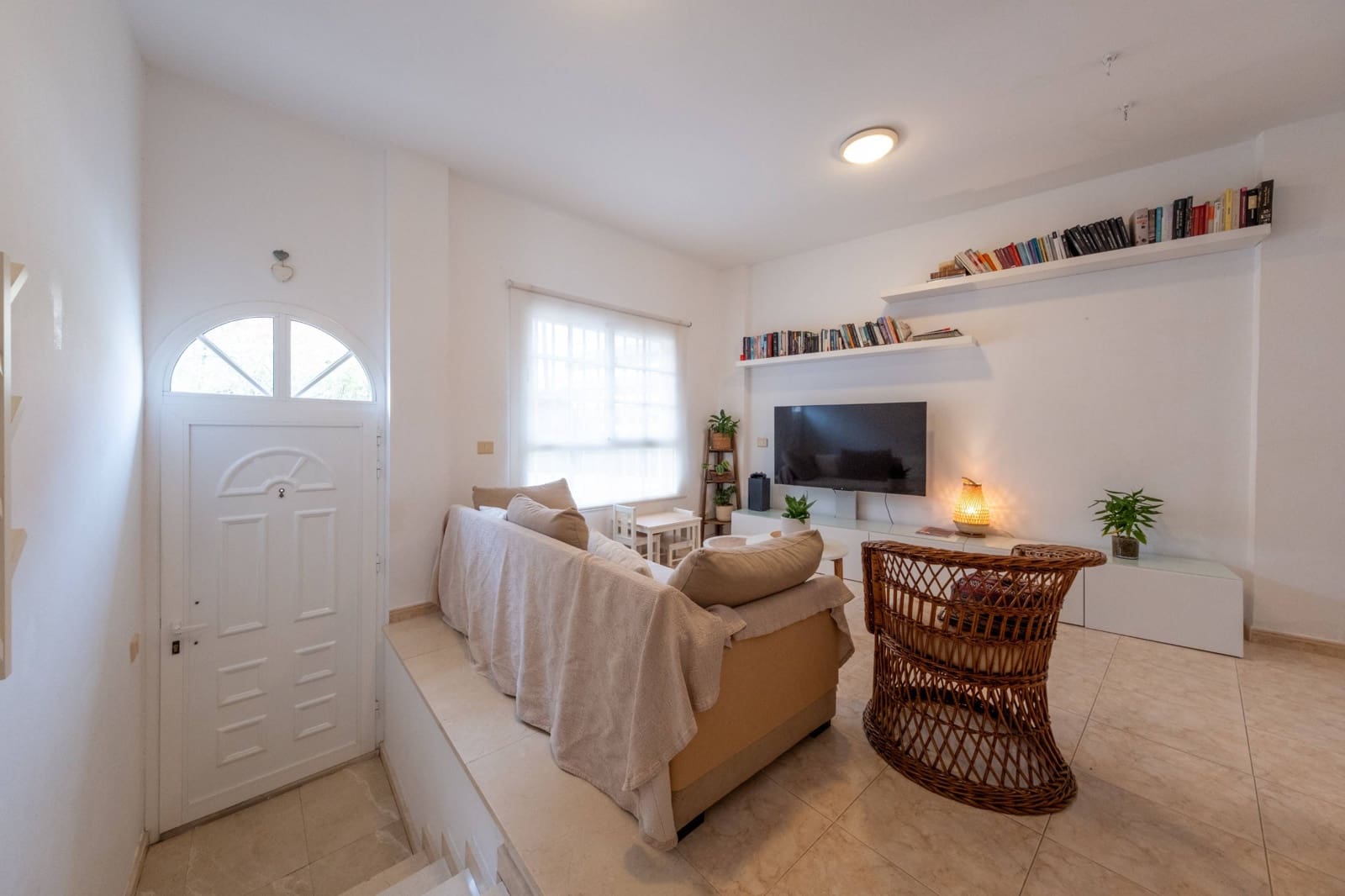 4 bedroom Apartment for sale in Las Palmas de Gran Canaria with garage - € 265,000 (Ref: 9474203)