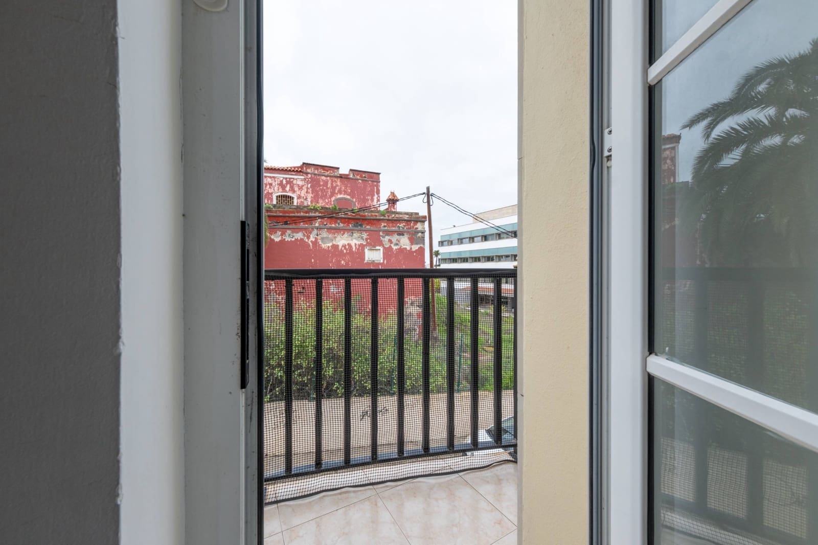 4 bedroom Apartment for sale in Las Palmas de Gran Canaria with garage - € 265,000 (Ref: 9474203)