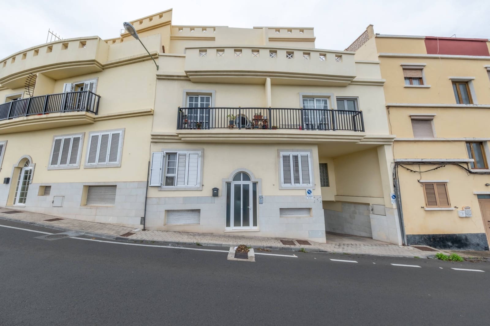 4 bedroom Apartment for sale in Las Palmas de Gran Canaria with garage - € 265,000 (Ref: 9474203)