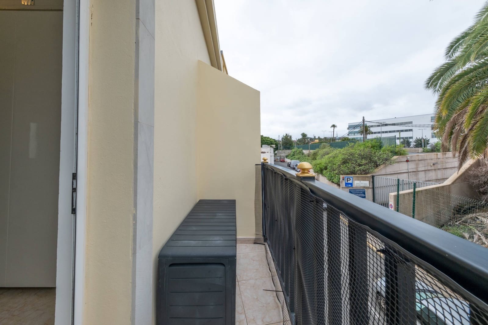 4 bedroom Apartment for sale in Las Palmas de Gran Canaria with garage - € 265,000 (Ref: 9474203)