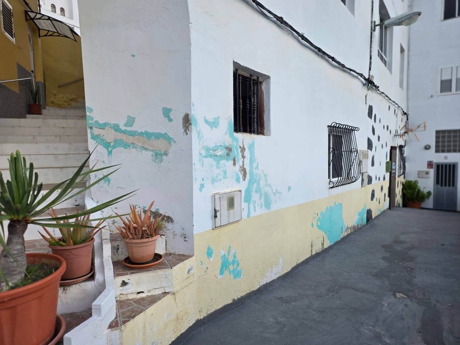 3 bedroom Flat for sale in Las Palmas de Gran Canaria - € 86,000 (Ref: 9497194)