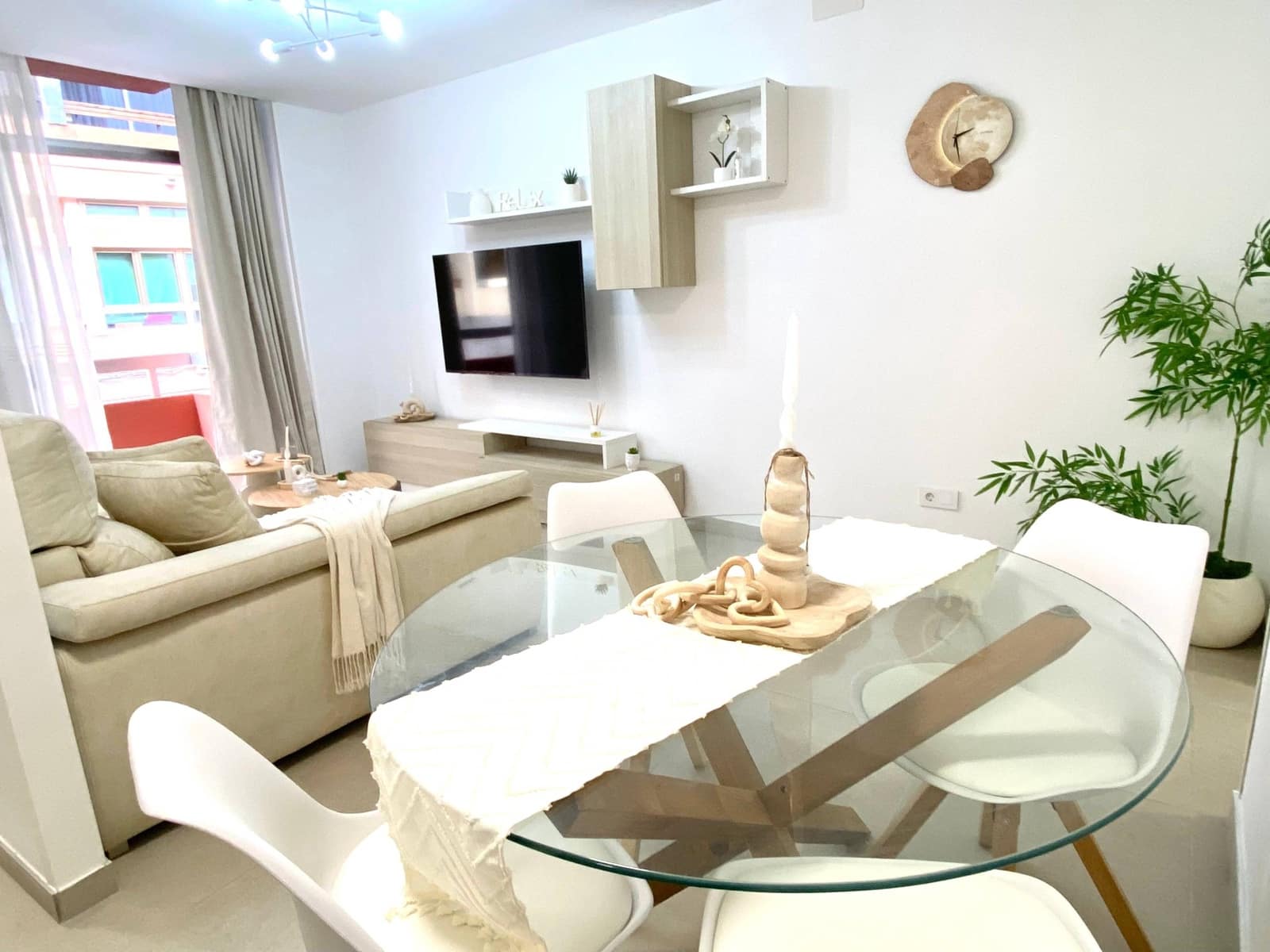 Piso de 2 habitaciones en Las Palmas de Gran Canaria en alquiler - 1.400 € (Ref: 9513425)