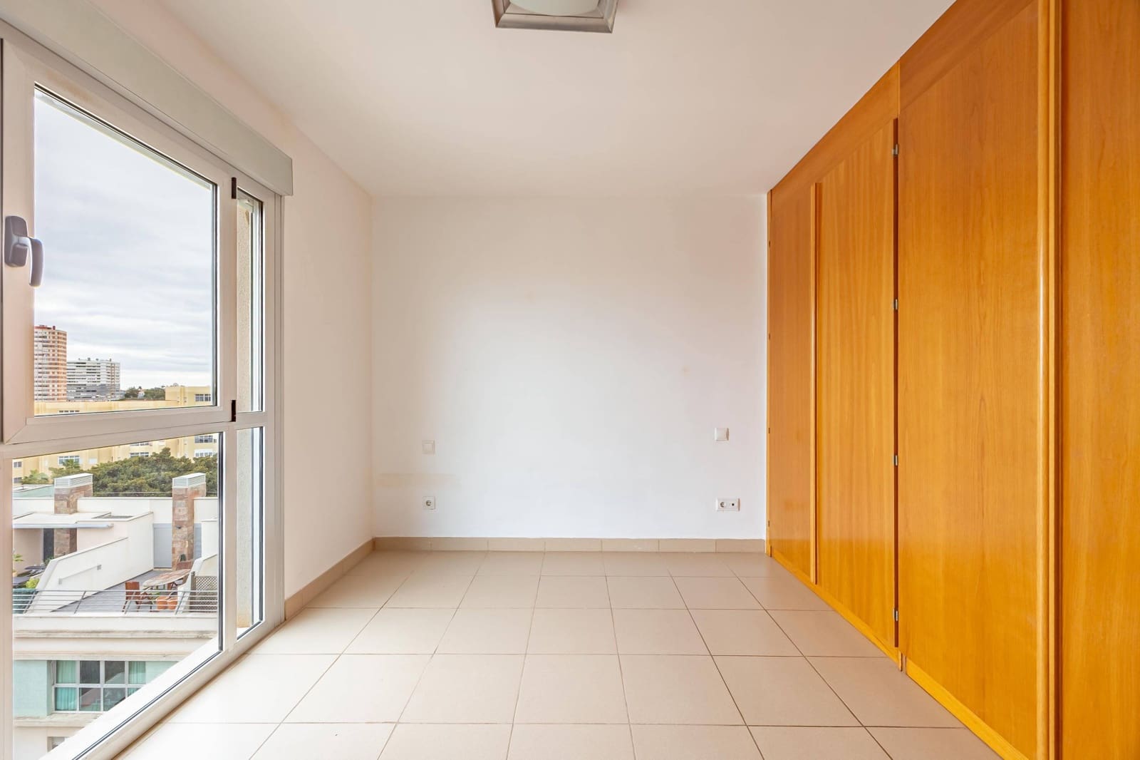 2 makuuhuone Asunto myytävänä paikassa Las Palmas de Gran Canaria mukana 
autotalli - 290 000 € (Ref: 9518914)