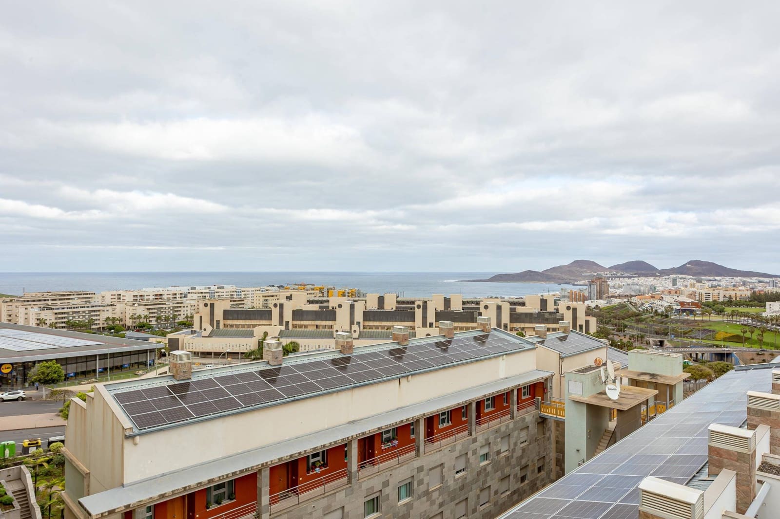 2 makuuhuone Asunto myytävänä paikassa Las Palmas de Gran Canaria mukana 
autotalli - 290 000 € (Ref: 9518914)