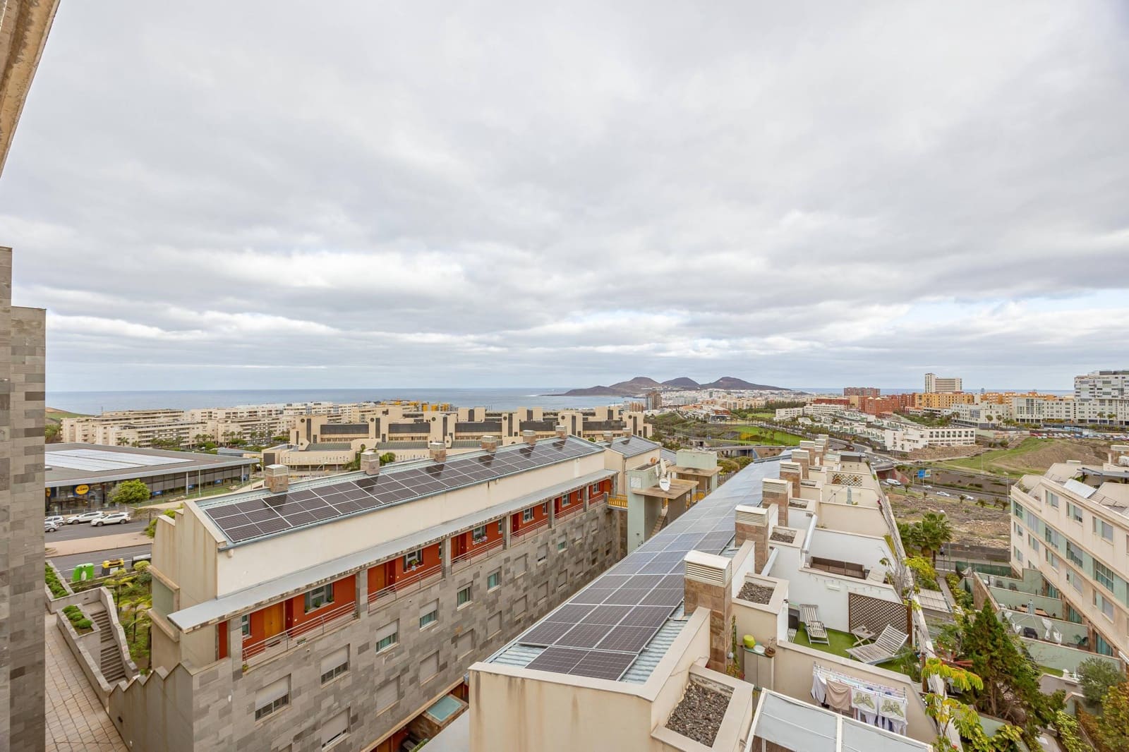 2 makuuhuone Asunto myytävänä paikassa Las Palmas de Gran Canaria mukana 
autotalli - 290 000 € (Ref: 9518914)