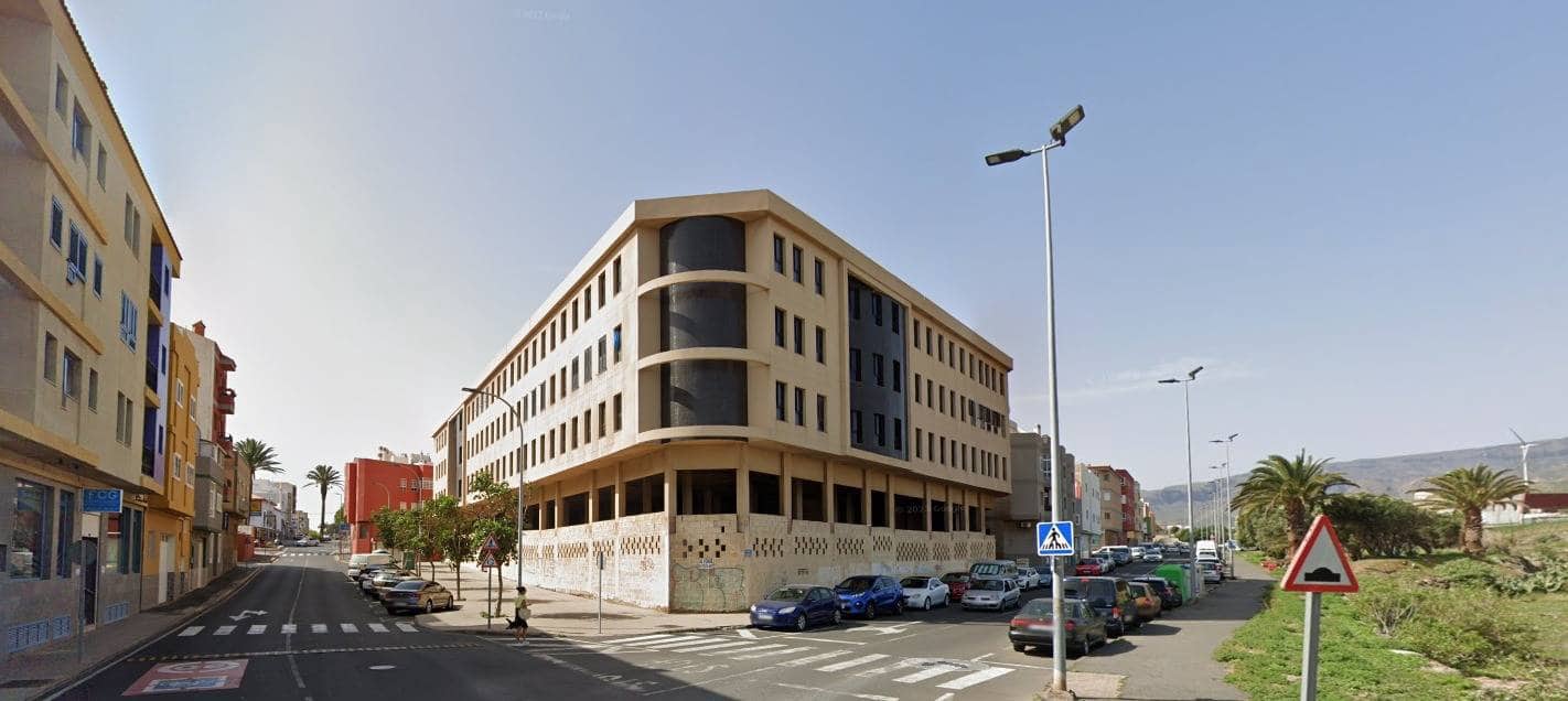 2 slaapkamer Flat te koop in Santa Lucia de Tirajana met garage - € 155.000 (Ref: 9518915)