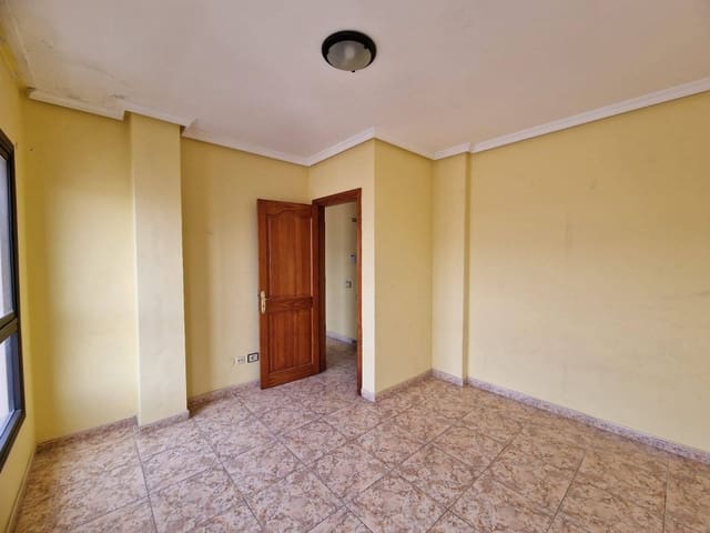 2 slaapkamer Flat te koop in Santa Lucía de Tirajana met garage - € 155.000 (Ref: 9518915)