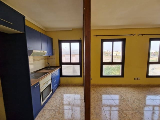 2 slaapkamer Flat te koop in Santa Lucía de Tirajana met garage - € 155.000 (Ref: 9518915)