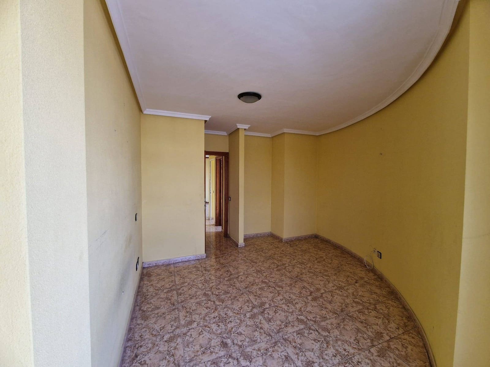 2 slaapkamer Flat te koop in Santa Lucia de Tirajana met garage - € 155.000 (Ref: 9518915)