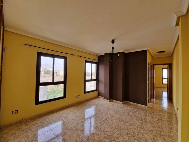 2 slaapkamer Flat te koop in Santa Lucía de Tirajana met garage - € 155.000 (Ref: 9518915)