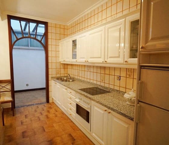 4 bedroom Flat for sale in Las Palmas de Gran Canaria - € 320,000 (Ref: 9518916)