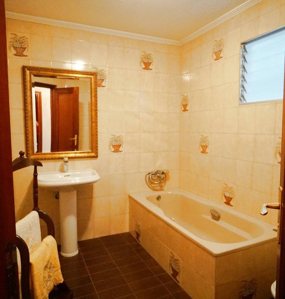 4 bedroom Flat for sale in Las Palmas de Gran Canaria - € 320,000 (Ref: 9518916)