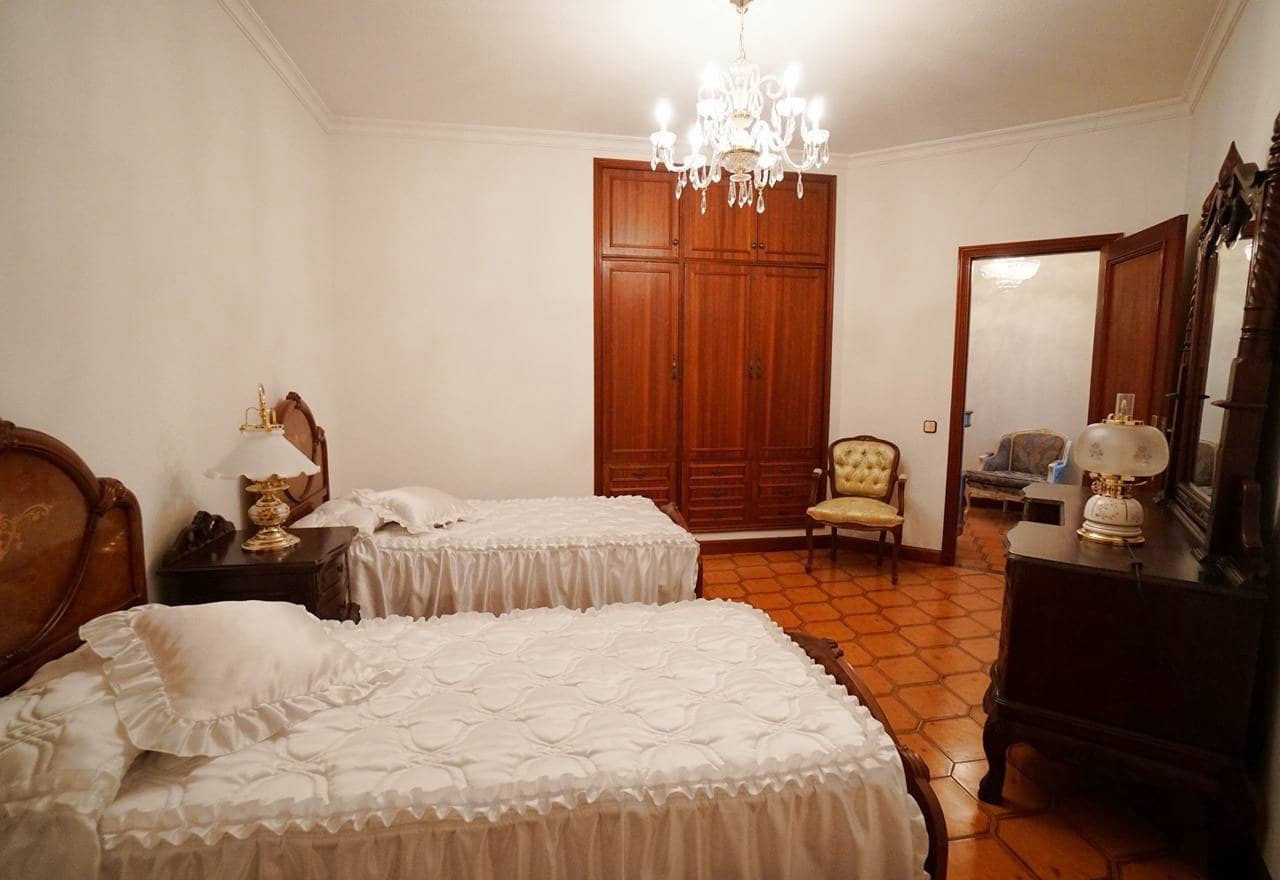 4 bedroom Flat for sale in Las Palmas de Gran Canaria - € 320,000 (Ref: 9518916)