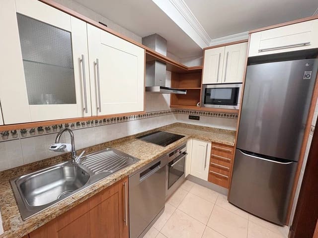 2 soveværelse Lejlighed til leje i Las Palmas de Gran Canaria med garage - € 1.200 (Ref: 9543620)