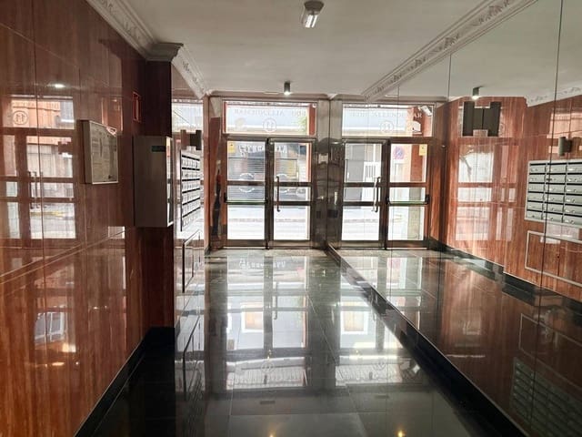 Appartement de 2 chambres à louer à Las Palmas de Gran Canaria avec garage - 1 200 € (Ref: 9543620)