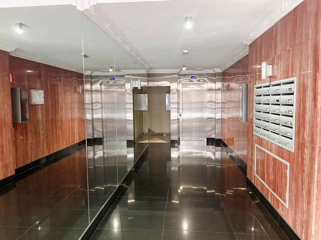 Appartement de 2 chambres à louer à Las Palmas de Gran Canaria avec garage - 1 100 € (Ref: 9543620)