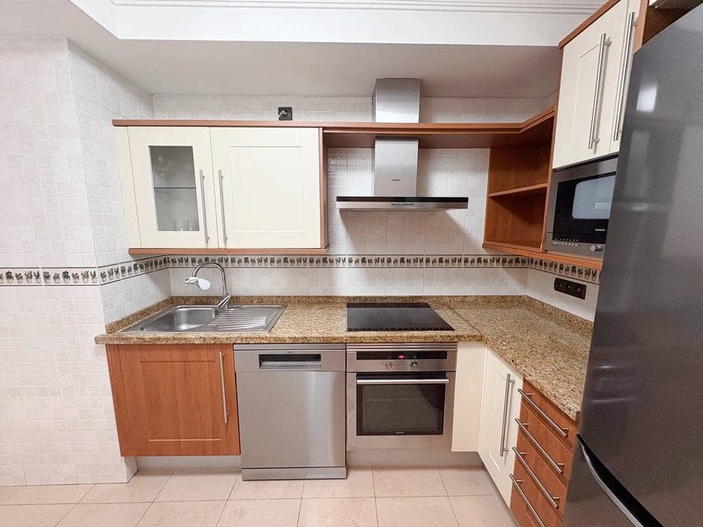 Appartement de 2 chambres à louer à Las Palmas de Gran Canaria avec garage - 1 100 € (Ref: 9543620)