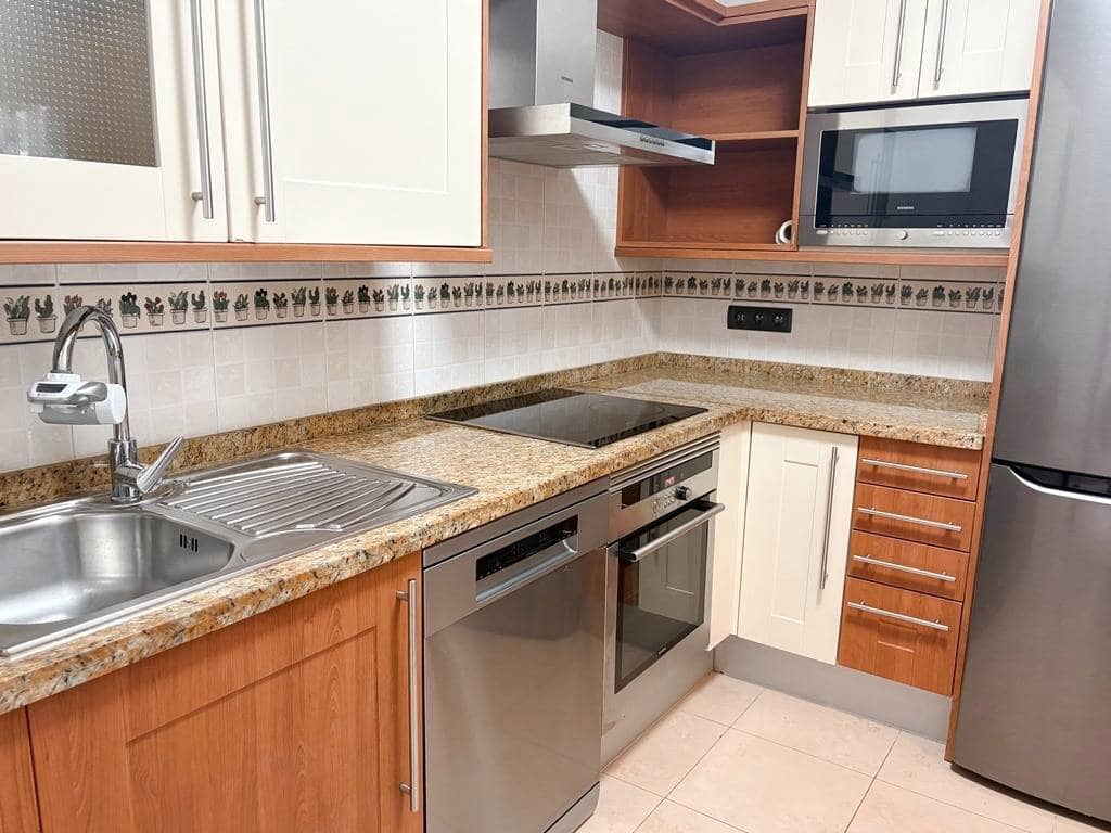 Appartement de 2 chambres à louer à Las Palmas de Gran Canaria avec garage - 1 100 € (Ref: 9543620)