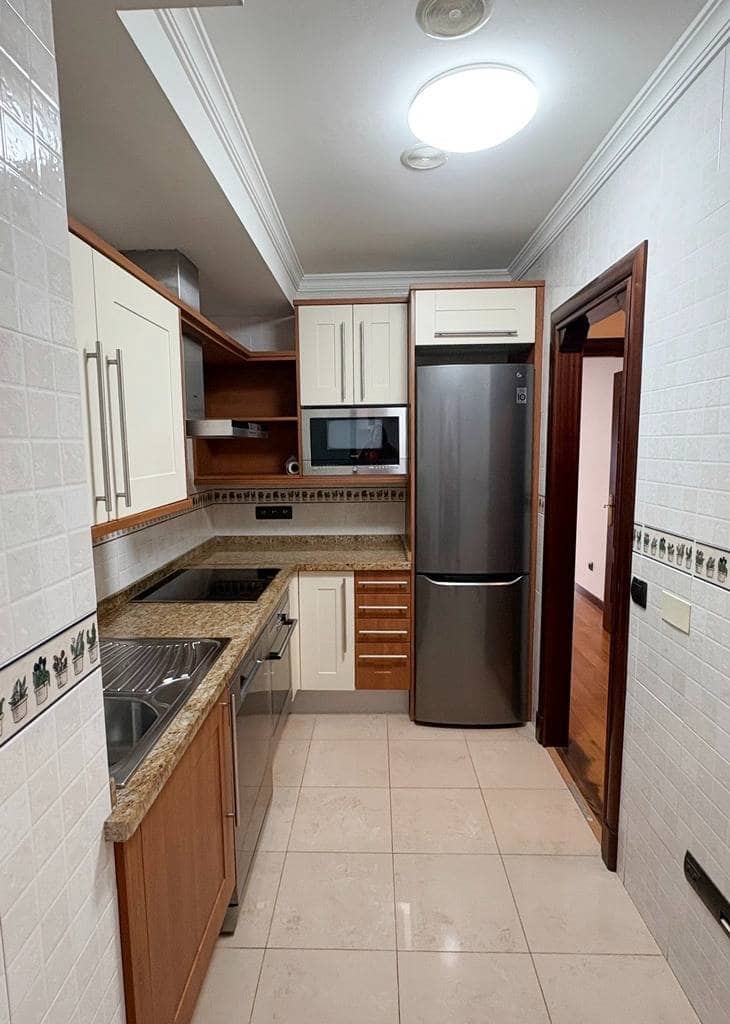 Appartement de 2 chambres à louer à Las Palmas de Gran Canaria avec garage - 1 100 € (Ref: 9543620)