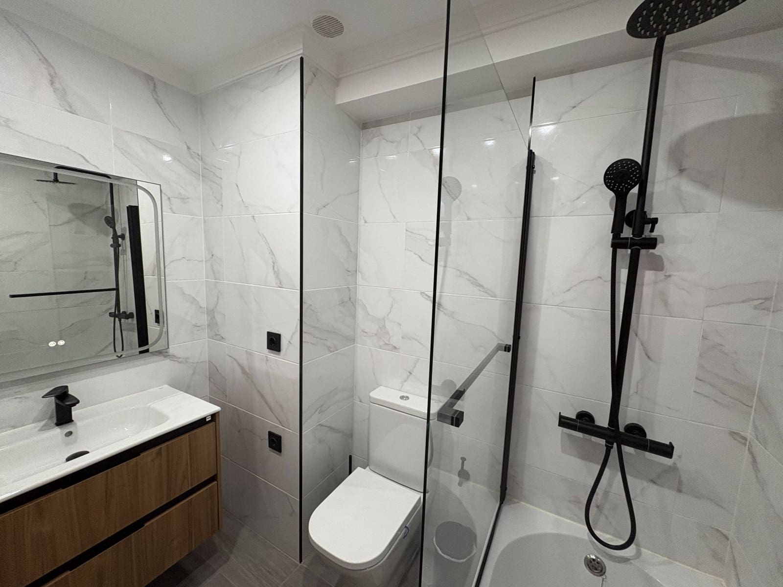 Appartement de 2 chambres à louer à Las Palmas de Gran Canaria avec garage - 1 100 € (Ref: 9543620)