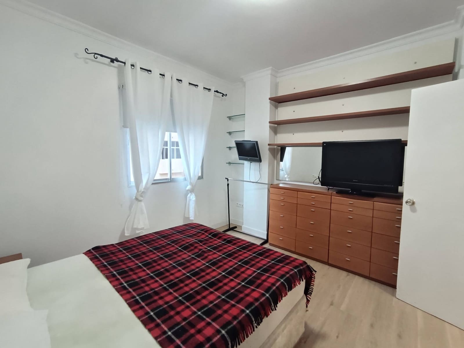 Piso de 3 habitaciones en Las Palmas de Gran Canaria en alquiler - 950 € (Ref: 9543621)