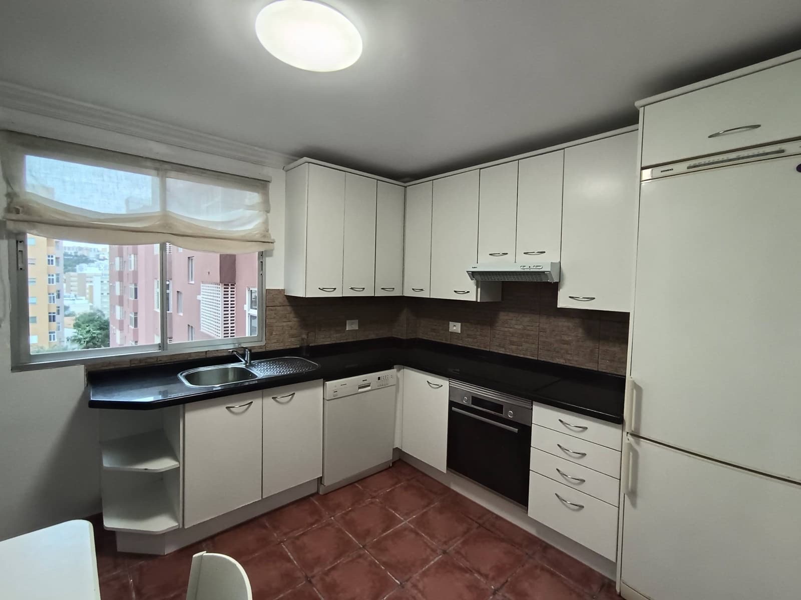 Piso de 3 habitaciones en Las Palmas de Gran Canaria en alquiler - 950 € (Ref: 9543621)