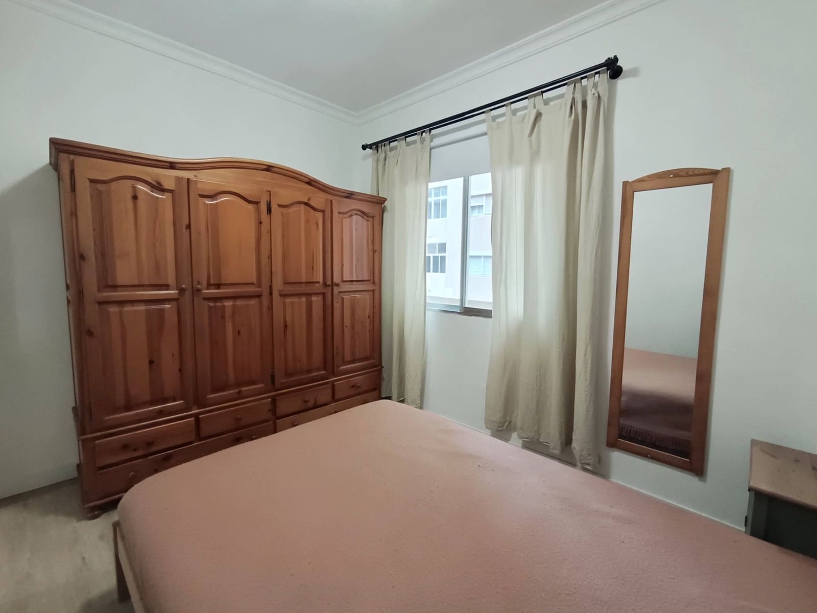 Piso de 3 habitaciones en Las Palmas de Gran Canaria en alquiler - 950 € (Ref: 9543621)