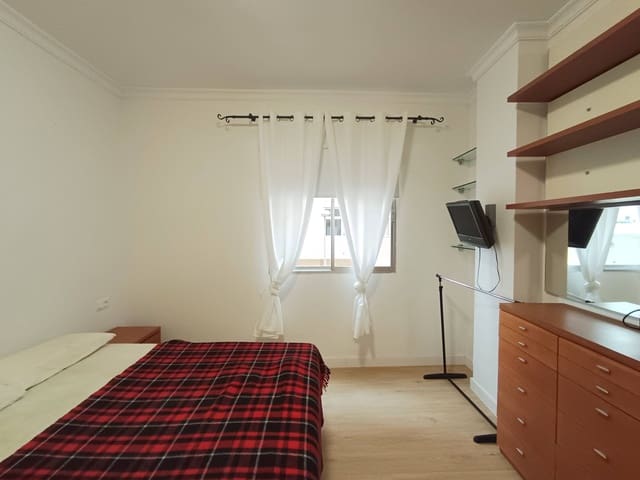 Piso de 3 habitaciones en Miller, Las Palmas de Gran Canaria en alquiler - 950 € (Ref: 9543621)