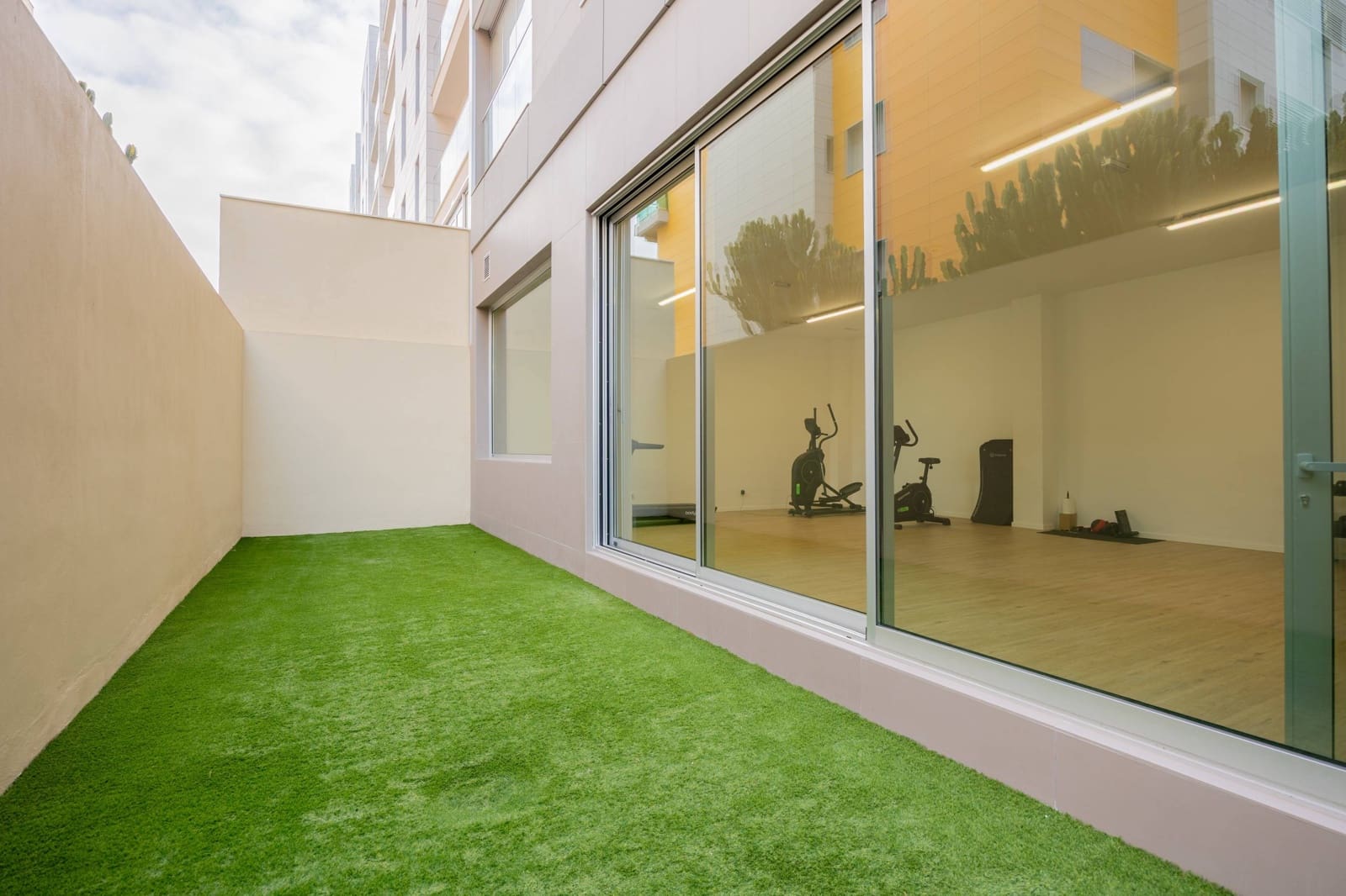 2 bedroom Flat for sale in Las Palmas de Gran Canaria with pool garage - € 360,000 (Ref: 9551503)