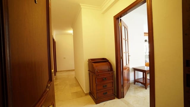 3 soveværelse Lejlighed til leje i Ciudad Alta, Las Palmas de Gran Canaria med swimmingpool garage - € 1.300 (Ref: 9568666)