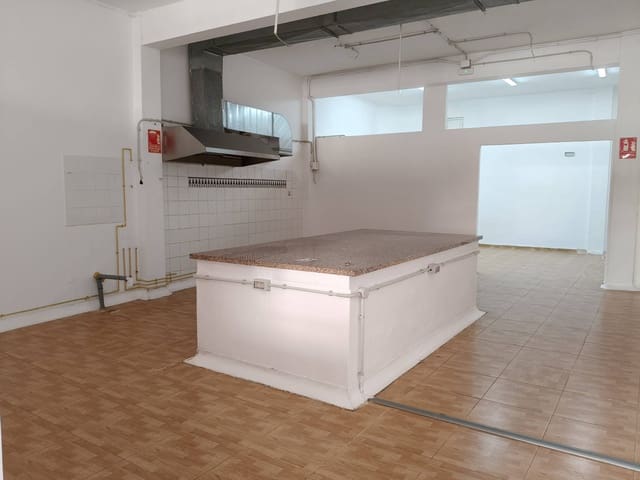 Comercial para arrendar em San Cristóbal de La Laguna - 750 € (Ref: 9574637)