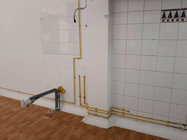 Comercial para arrendar em San Cristóbal de La Laguna - 750 € (Ref: 9574637)