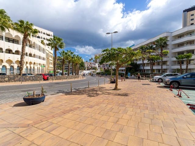 Kaupallinen myytävänä paikassa Playa del Inglés, San Bartolomé de Tirajana - 700 000 € (Ref: 9586515)
