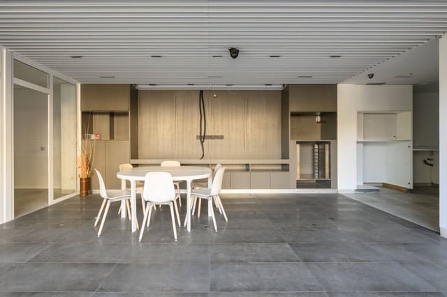 Kaupallinen myytävänä paikassa Playa del Inglés, San Bartolomé de Tirajana - 700 000 € (Ref: 9586515)