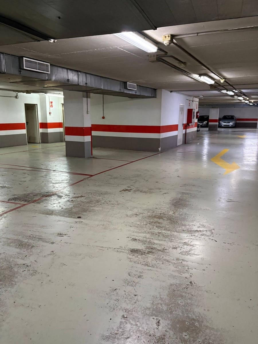 Garage for rent in Las Palmas de Gran Canaria - € 120 (Ref: 9599546)