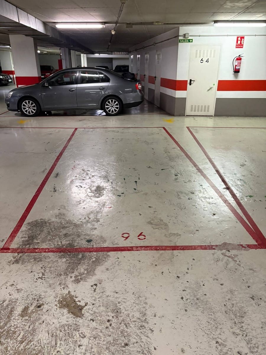 Garage for rent in Las Palmas de Gran Canaria - € 120 (Ref: 9599546)